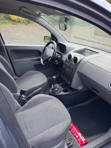 Ford Fusion 2003 photo 2