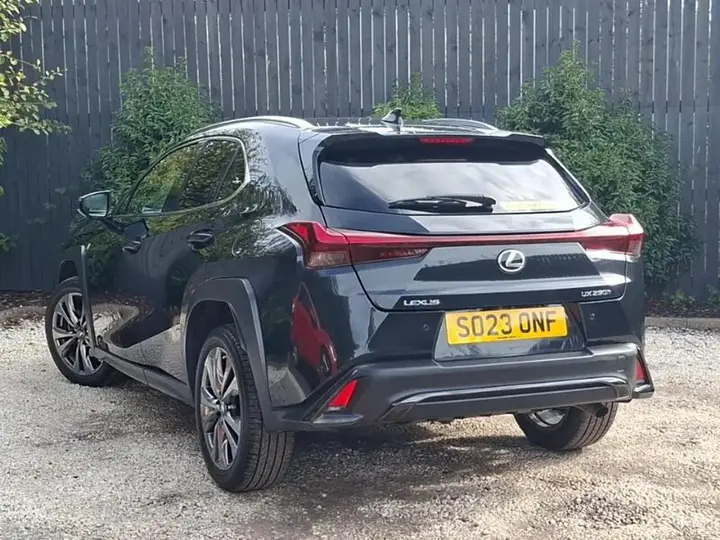 Lexus Ux 2023 photo 2