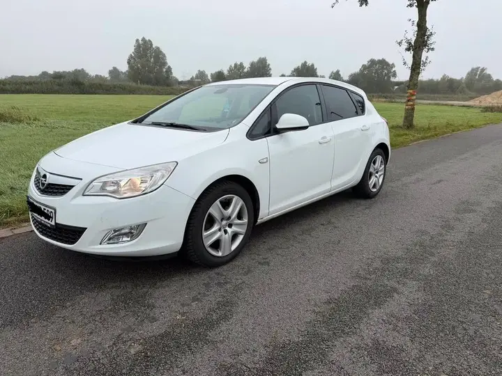 Opel Astra J