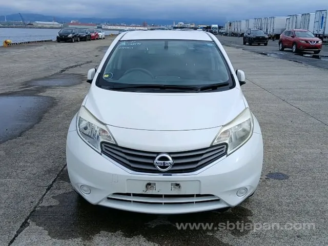Nissan Note 2013 photo 5