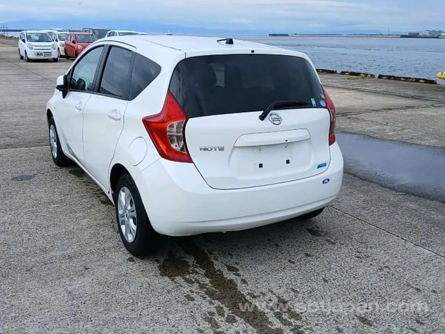 Nissan Note 2013 photo 3