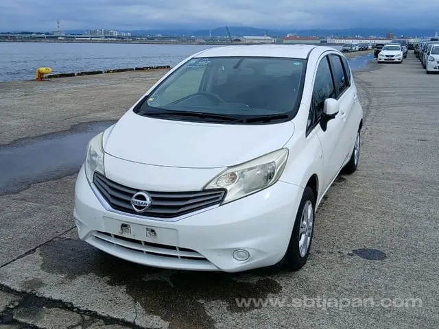 Nissan Note 2013 photo 2