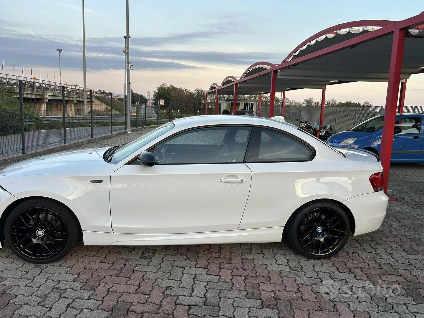 BMW 1 Series 2009 photo 2