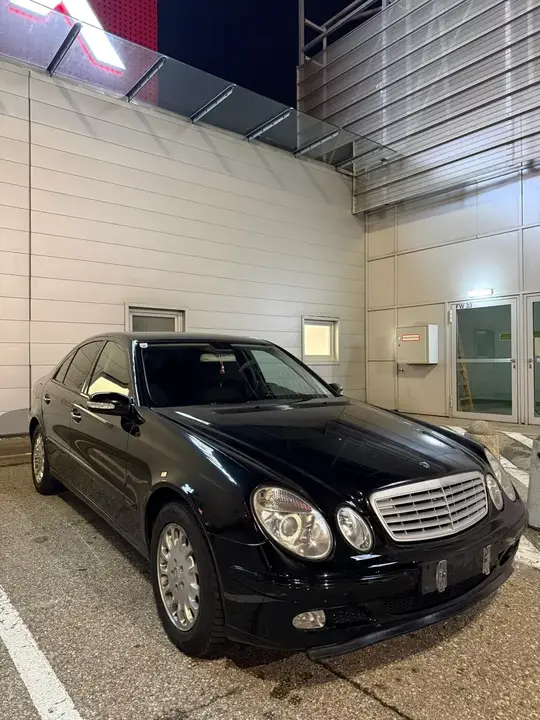 Mercedes-Benz E-Class 2004 photo 2