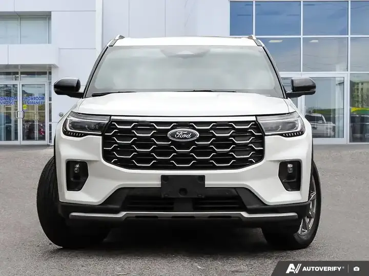 Ford Explorer 2025 photo 2