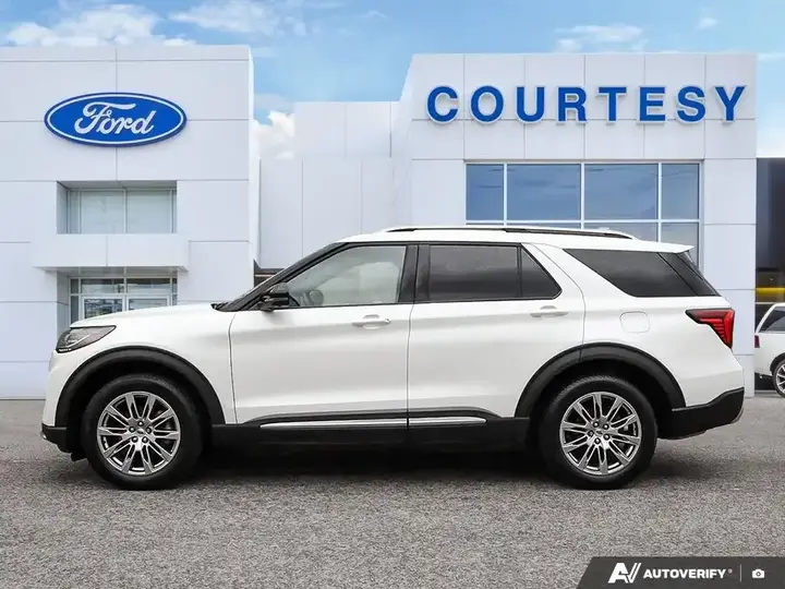 Ford Explorer 2025 photo 3
