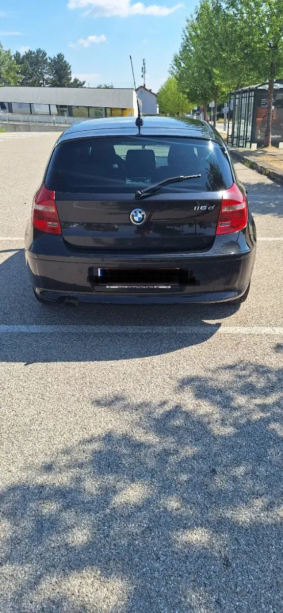 BMW 1 Series 2010 photo 2