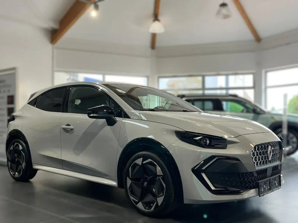 Renault Clio photo 3