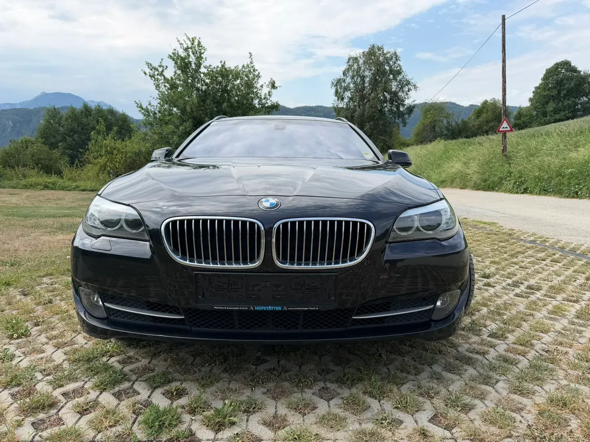 BMW 5 Series 2010 photo 2