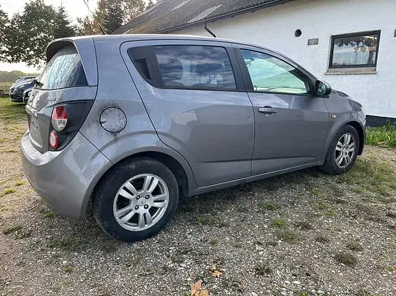 Chevrolet Aveo 2012 photo 5