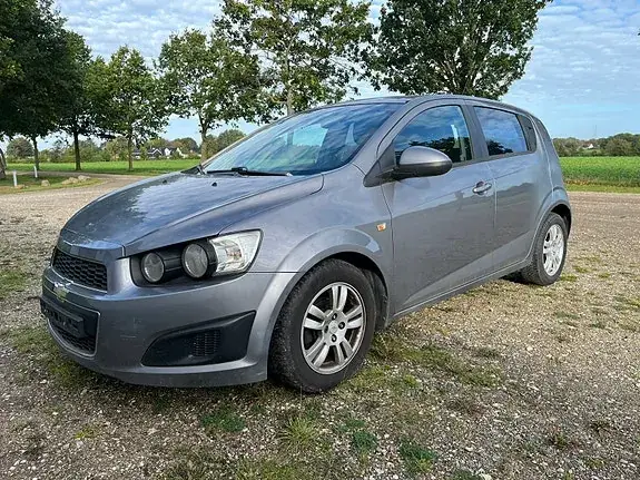 Chevrolet Aveo 2012 photo 2