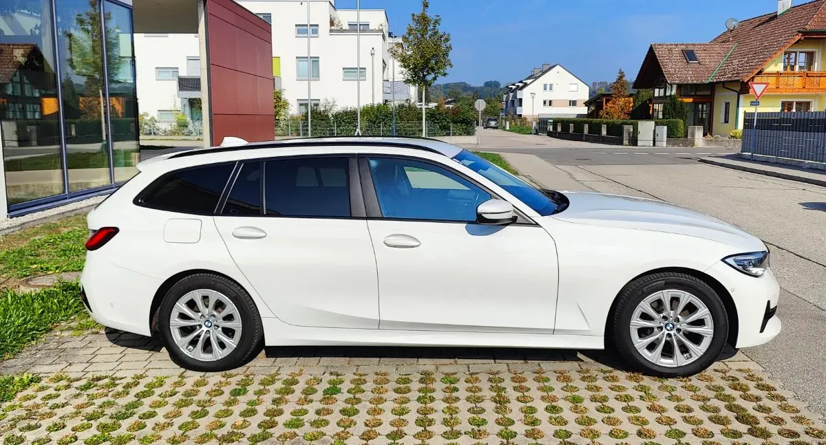 BMW 3 Series 2019 photo 3