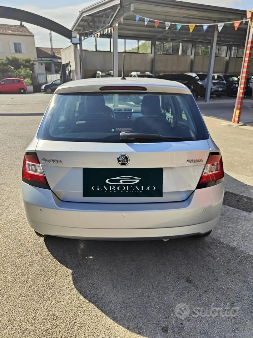 Skoda Fabia 2015 photo 2
