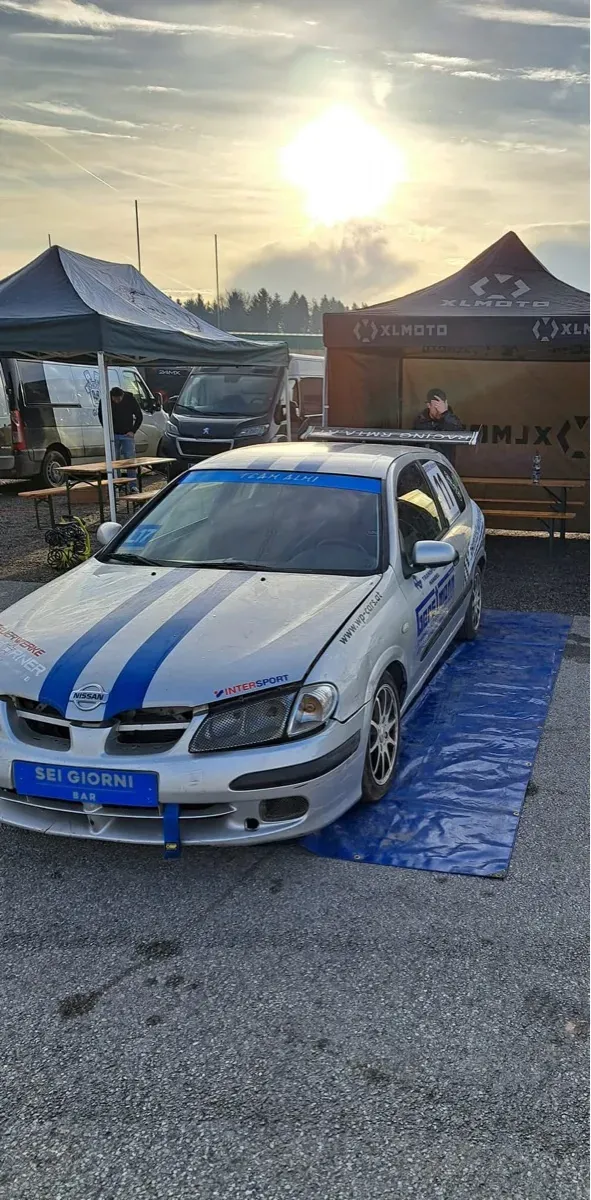 Nissan Almera 2000 photo 2