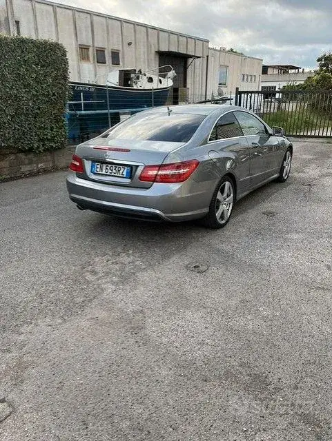 Mercedes-Benz E-Class 2012 photo 2