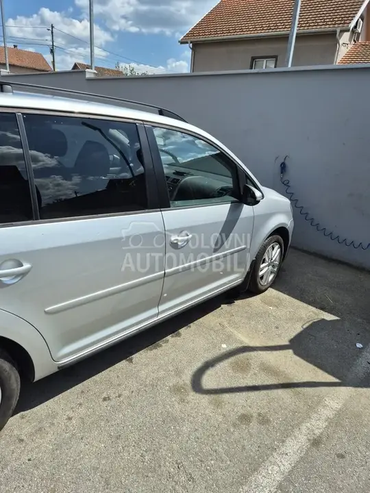 Volkswagen Touran 2011 photo 5