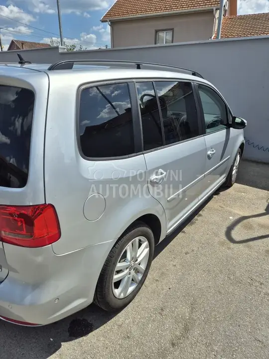 Volkswagen Touran 2011 photo 4