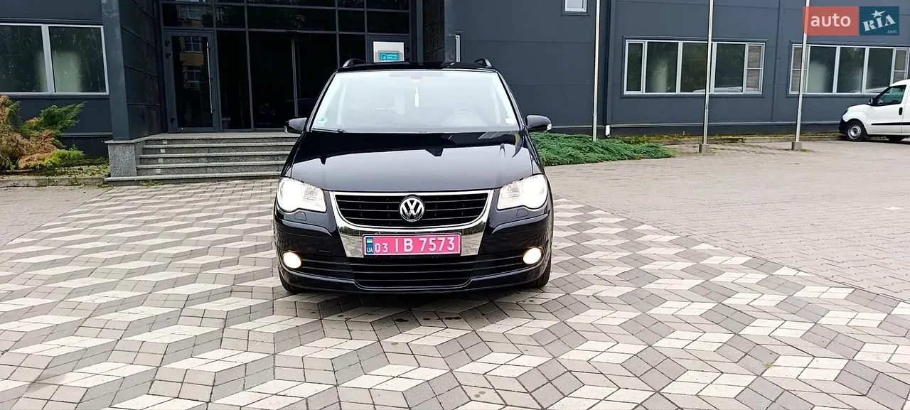 Volkswagen Touran 2010 photo 4