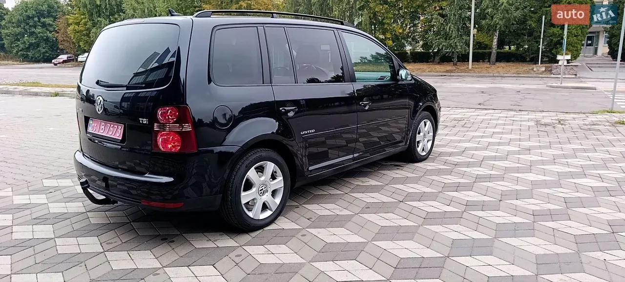 Volkswagen Touran 2010 photo 3