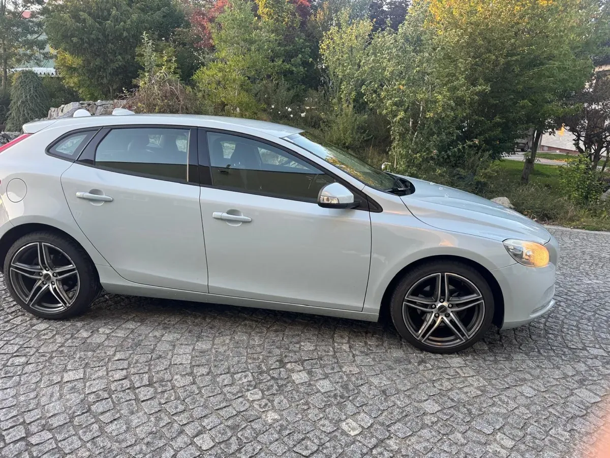 Volvo V40 2012 photo 3