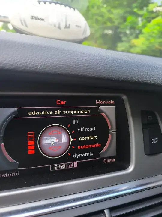 Audi Q7 2012 photo 2
