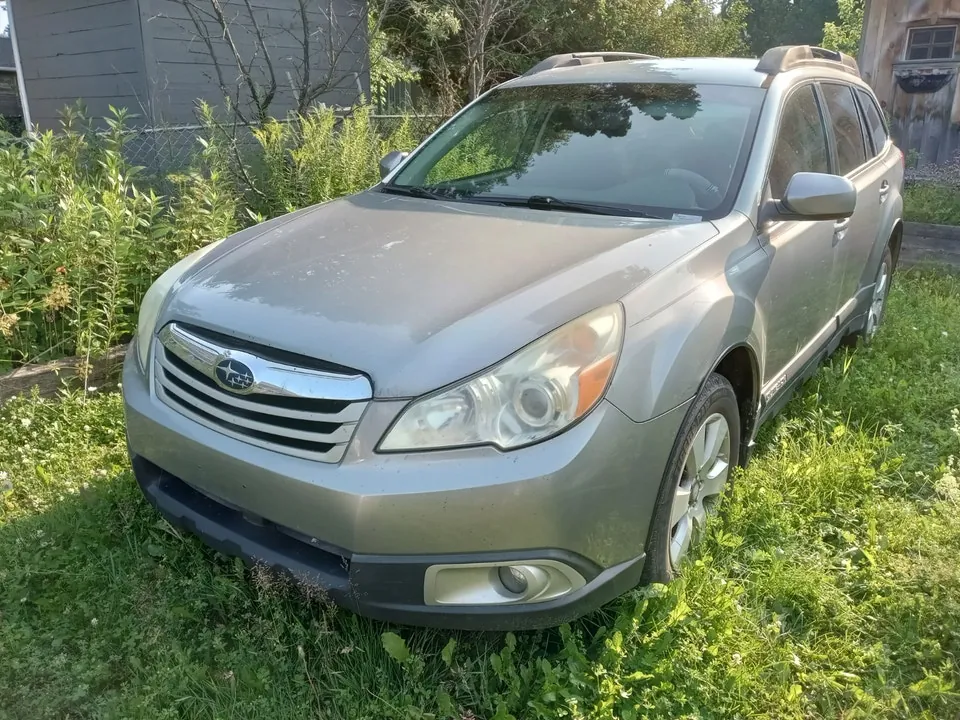 Subaru Outback 2011 photo 4