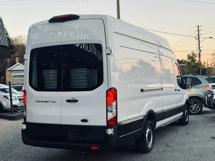 Ford Transit Cargo 2021 photo 4