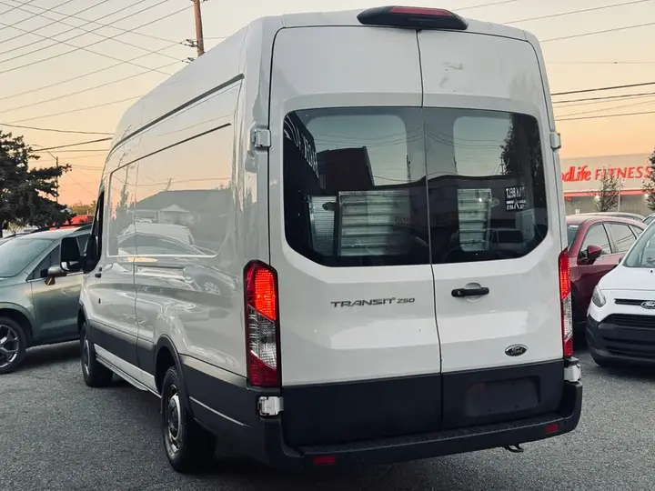 Ford Transit Cargo 2021 photo 3