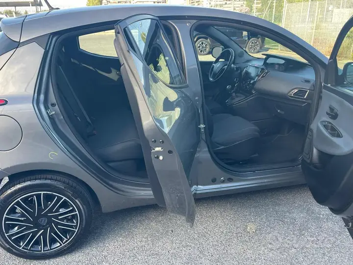 Lancia Ypsilon 2023 photo 5
