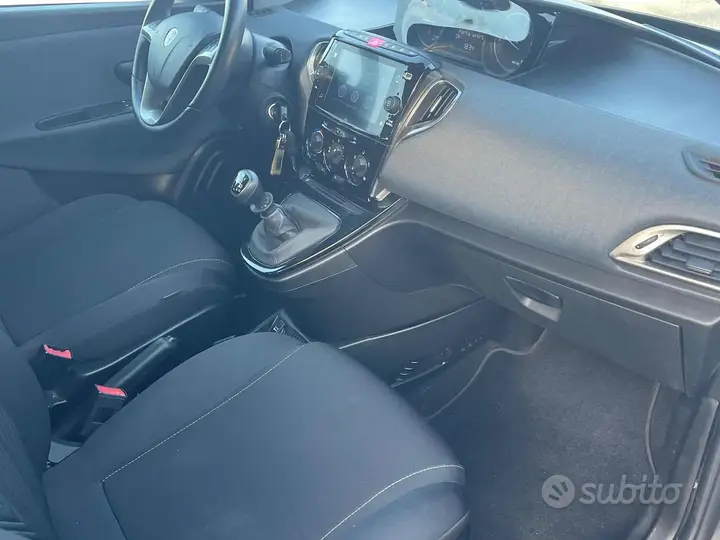 Lancia Ypsilon 2023 photo 2