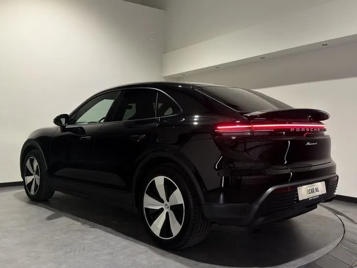 Porsche Macan 2025 photo 2