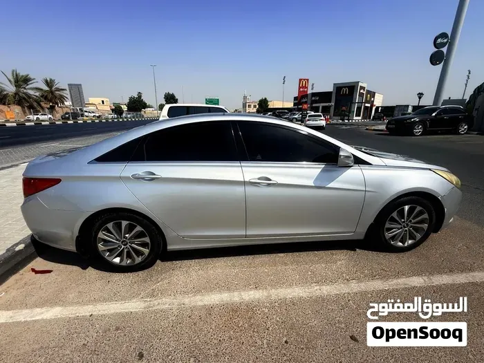 Hyundai Sonata 2014 photo 2