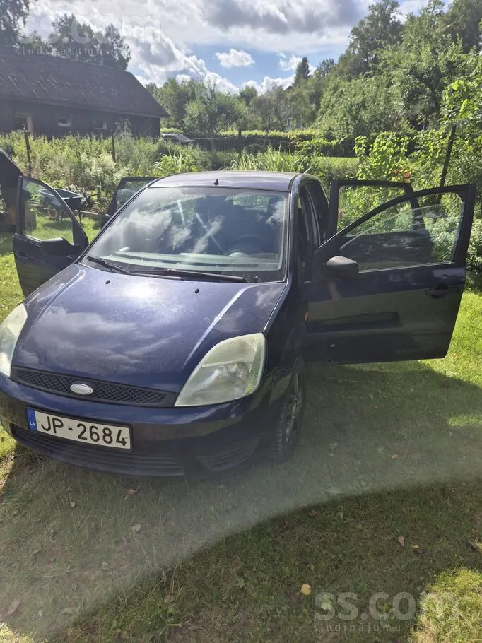 Ford Fiesta 2004 photo 3