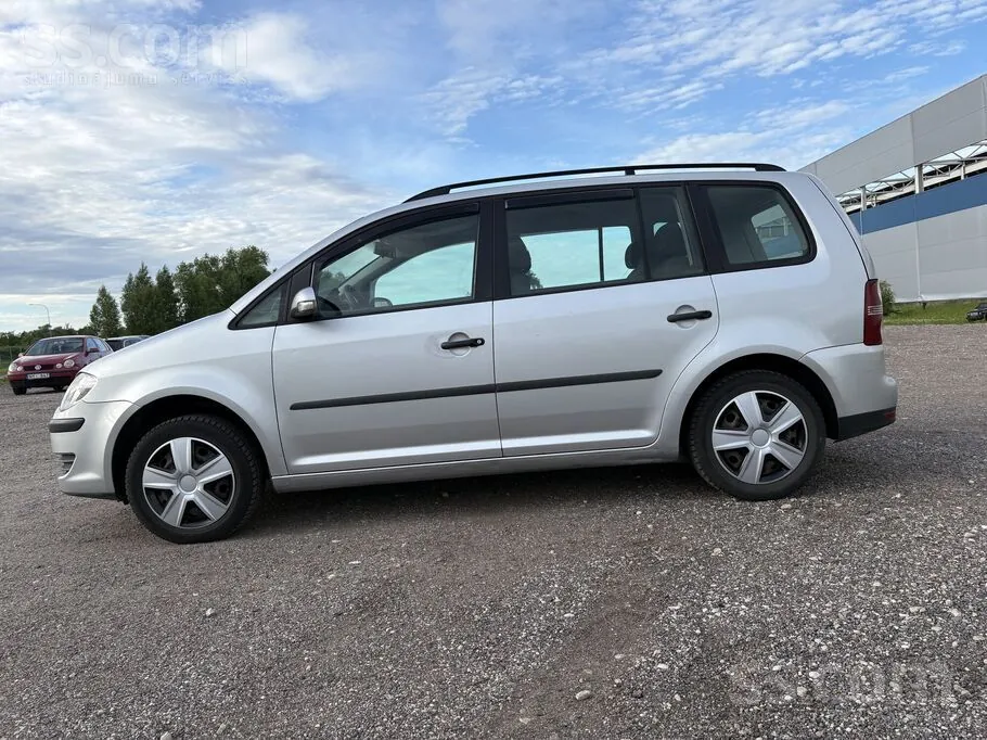 Volkswagen Touran 2007 photo 2