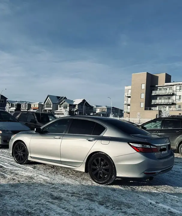 Honda Accord 2017 photo 2