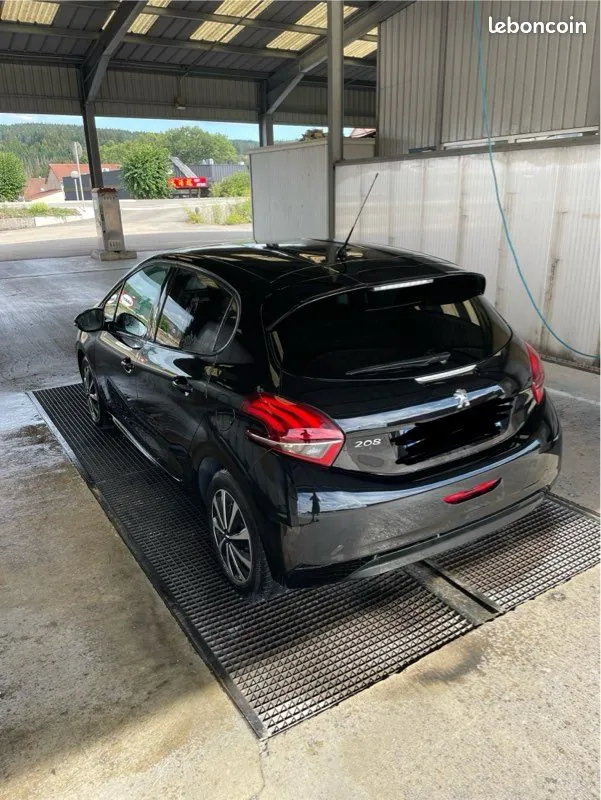 Peugeot 208 2017 photo 2