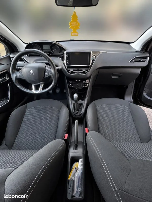 Peugeot 208 2017 photo 3