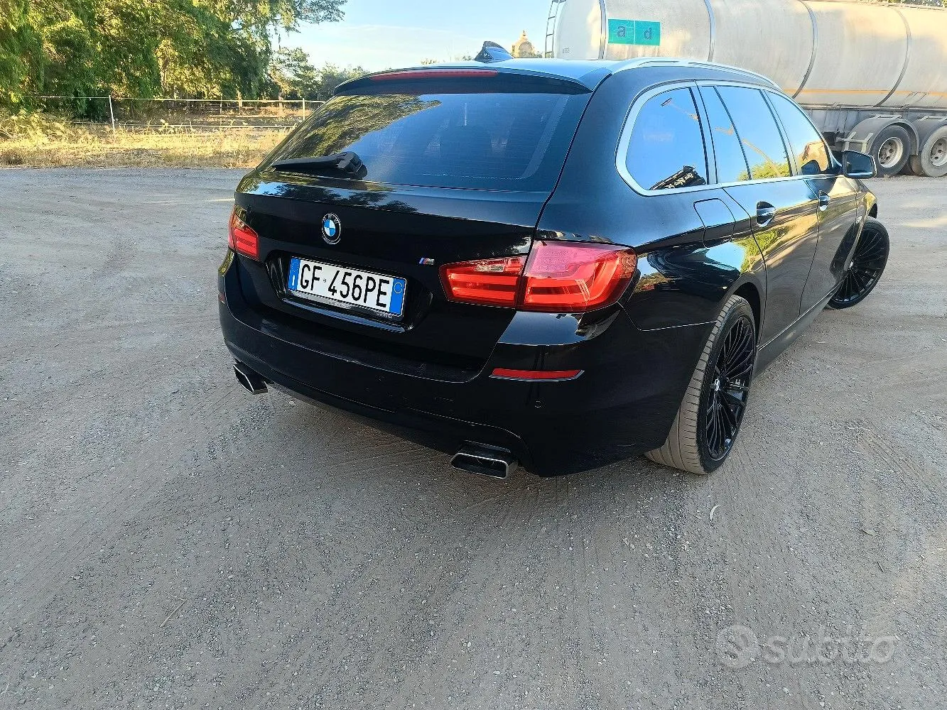 BMW 5 Series 2011 photo 2