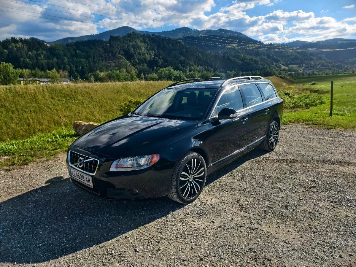 Volvo V70 2011 photo 2