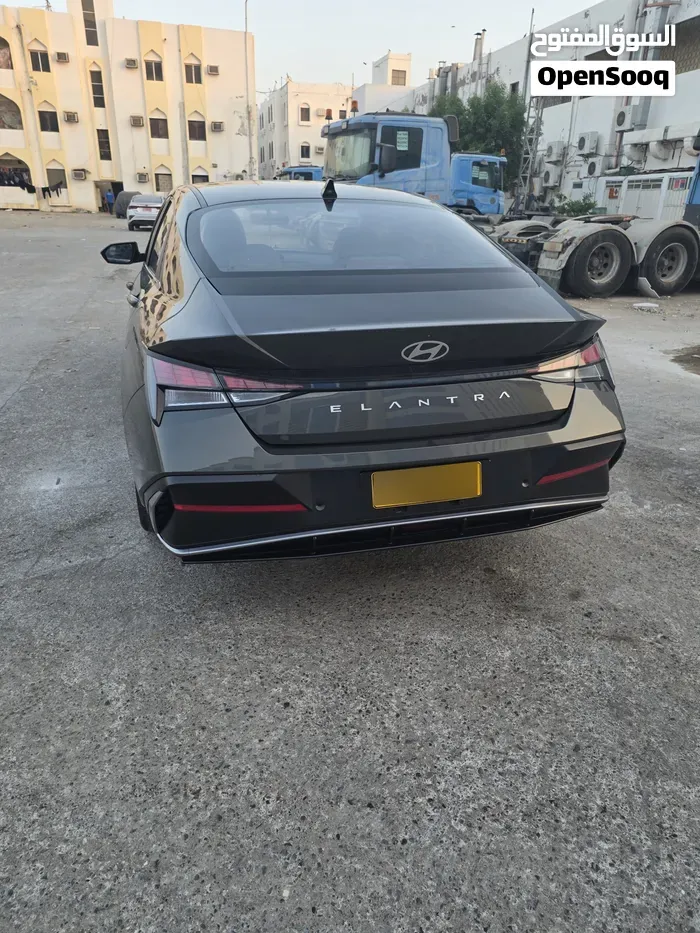 Hyundai Elantra 2025 photo 3