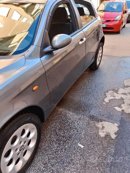 Alfa Romeo 147 2003 photo 2
