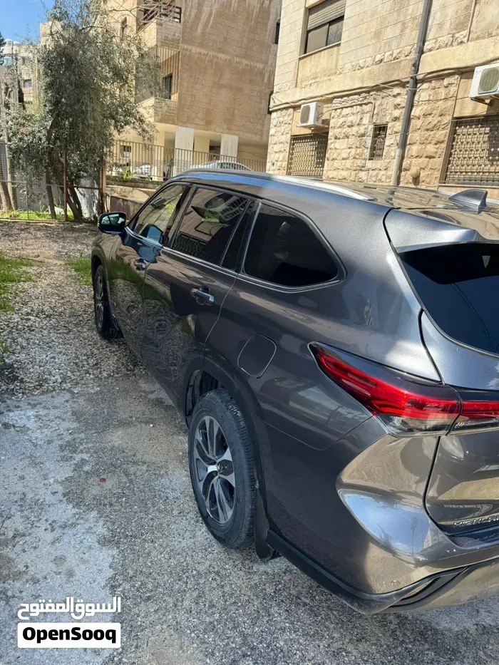 Toyota Highlander 2022 photo 2