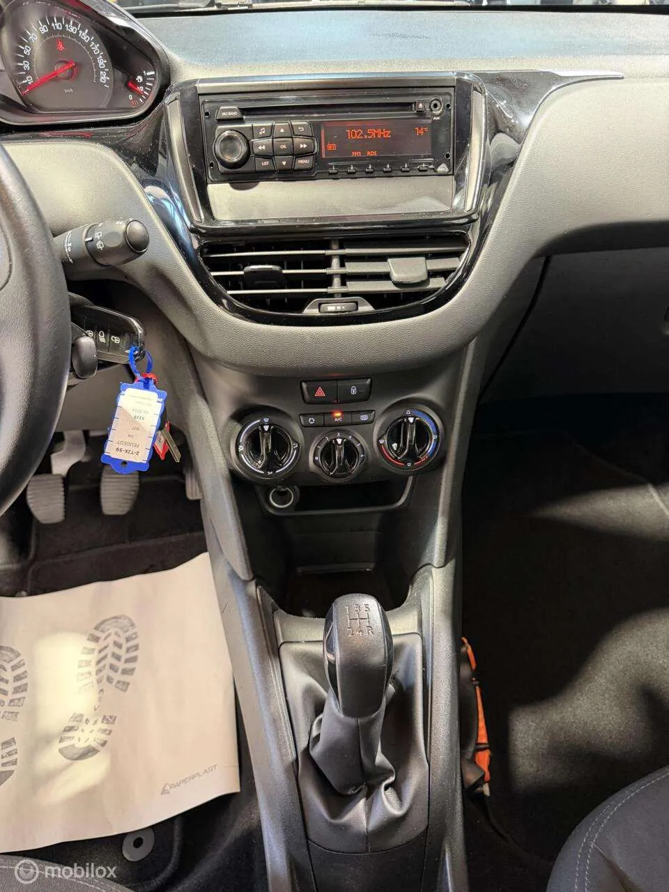Peugeot 208 2014 photo 5