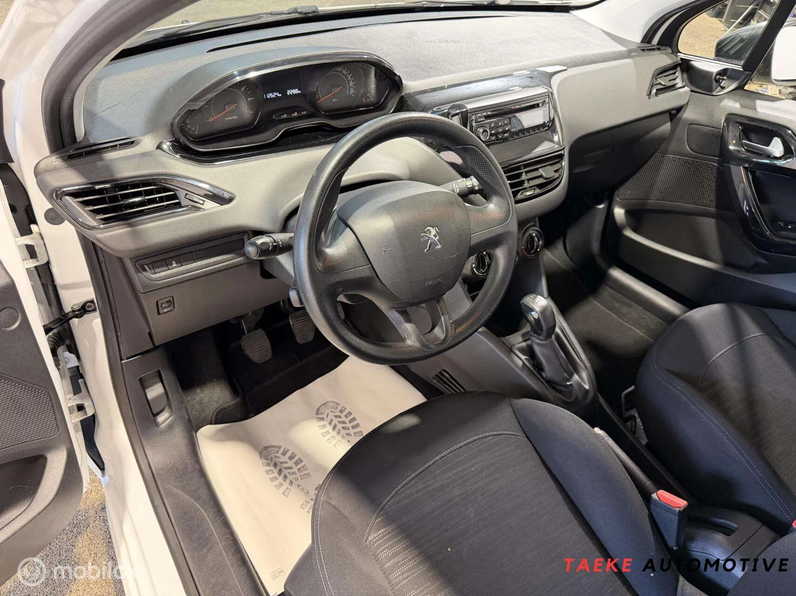 Peugeot 208 2014 photo 3