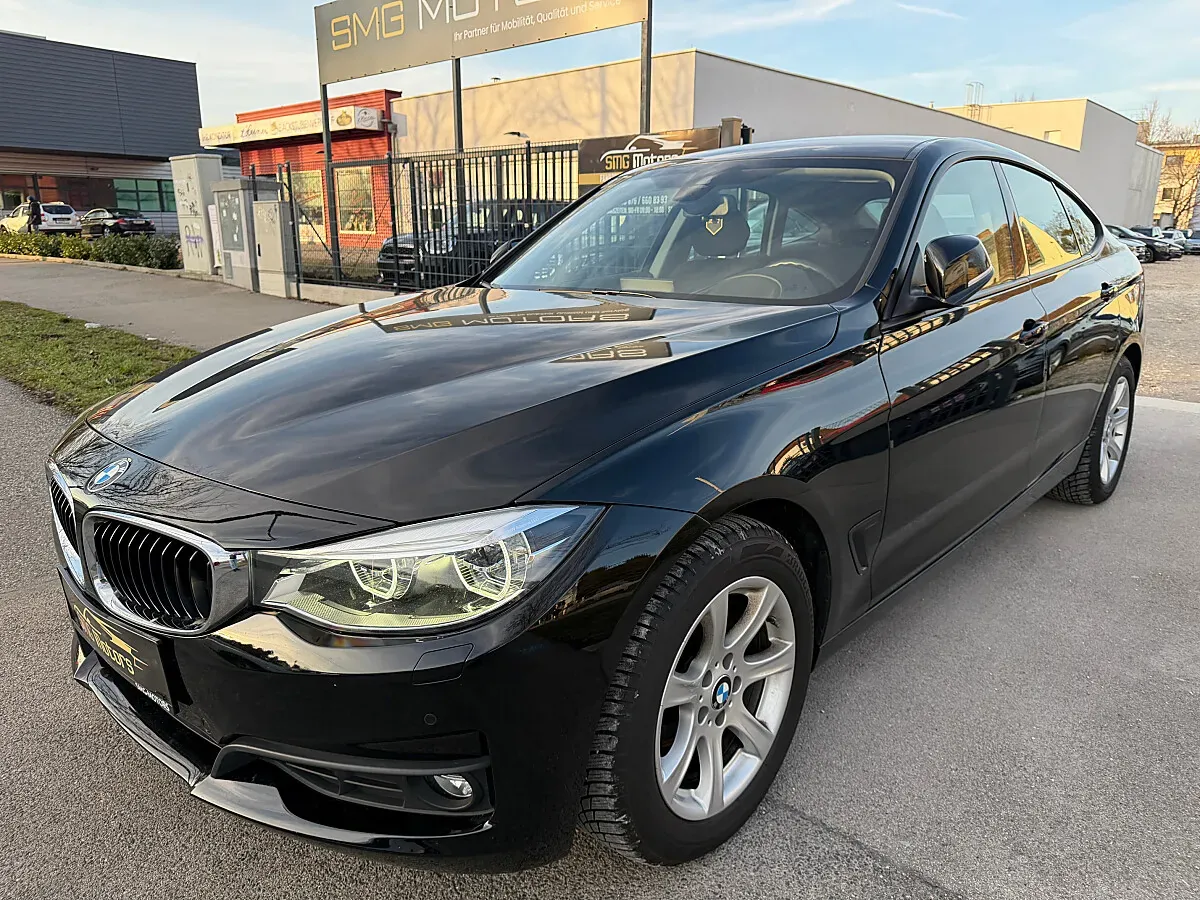 BMW 3 Series 2019 photo 2