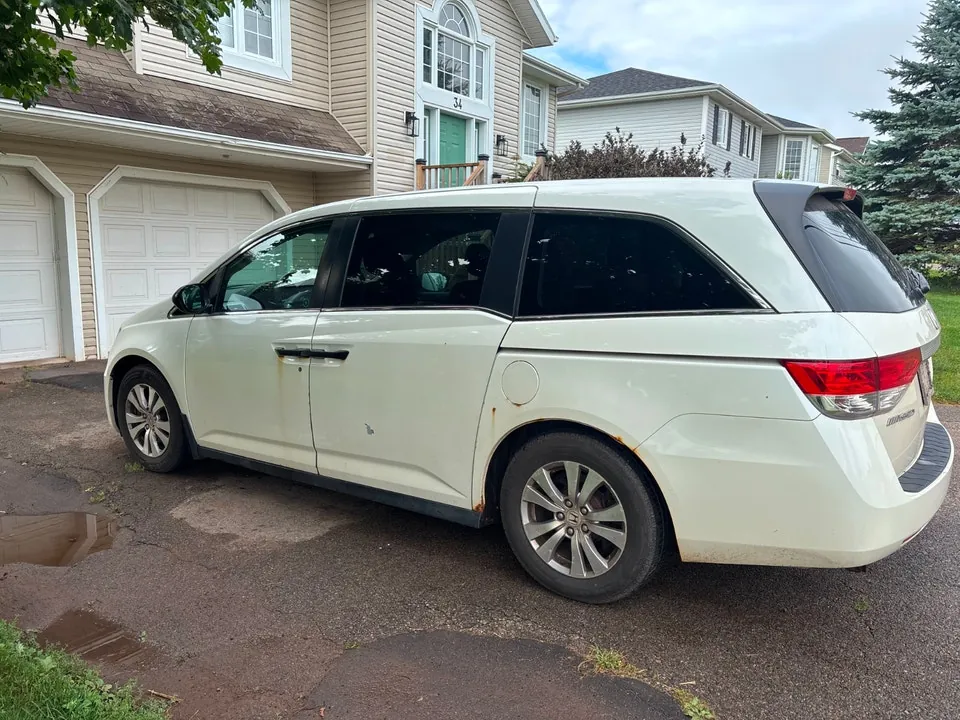 Honda Odyssey 2014 photo 2