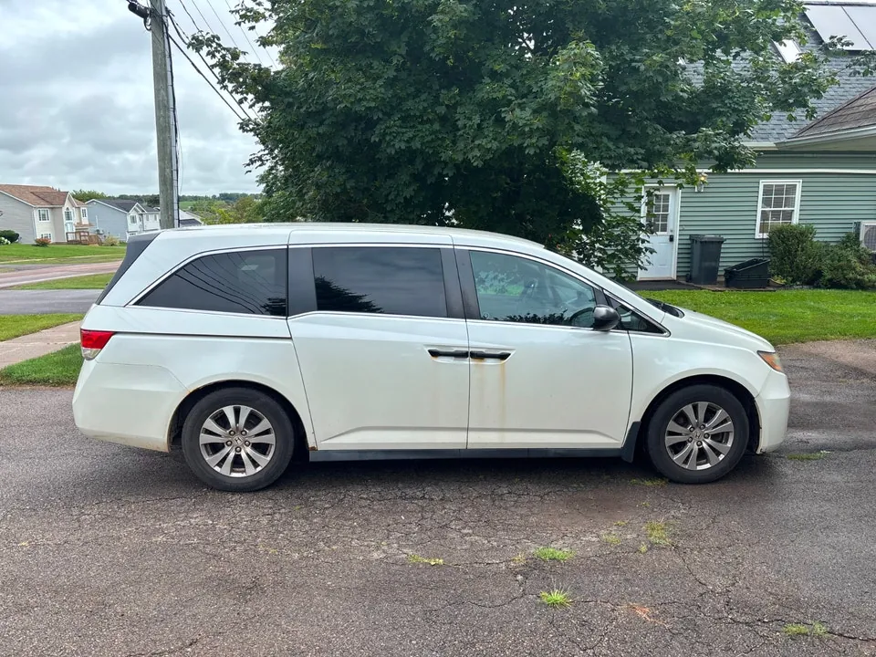 Honda Odyssey 2014 photo 3