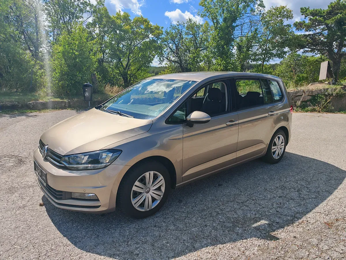 Volkswagen Touran 2017 photo 2