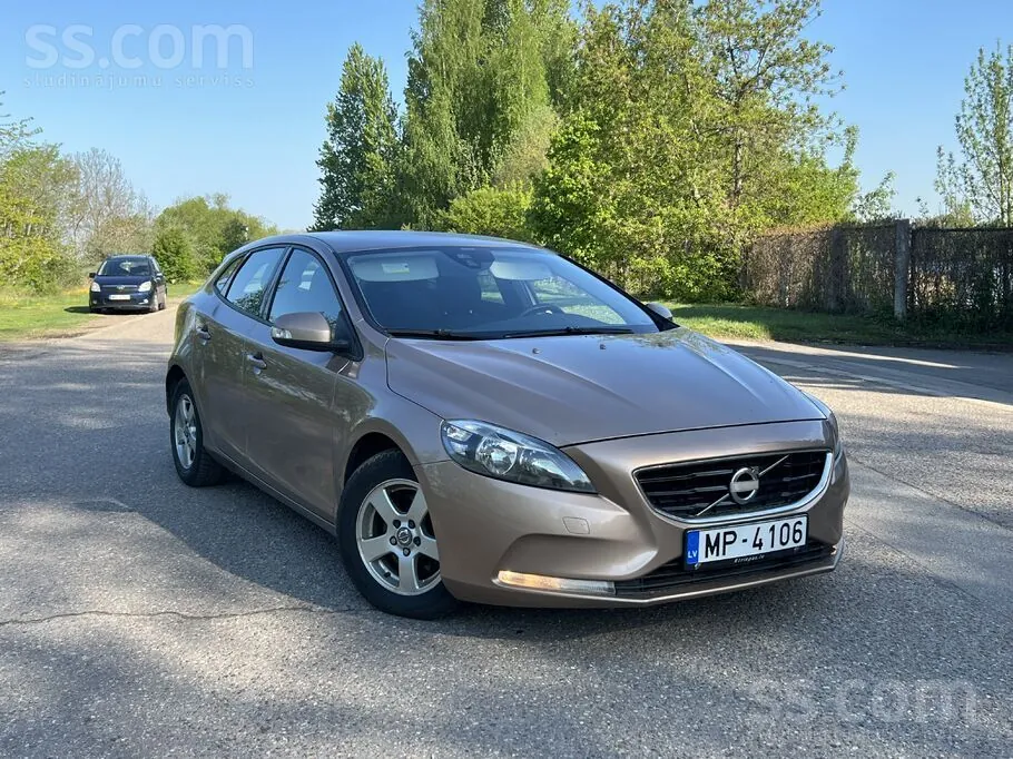 Volvo V40 2013 photo 2