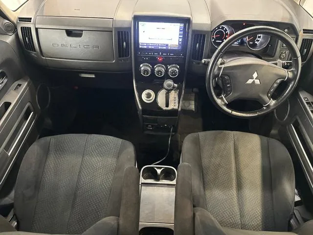 Mitsubishi Delica D:5 2013 photo 2